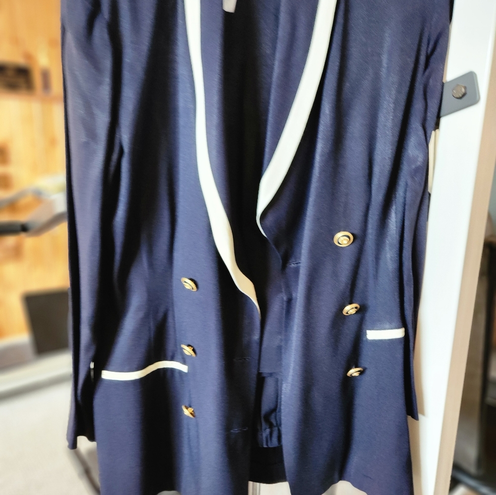 Dress - Picture 9 of 11